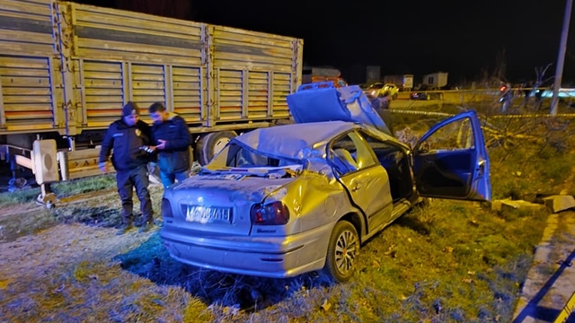 Otomobil ile hafif ticari araç çarpıştı: 5 yaralı