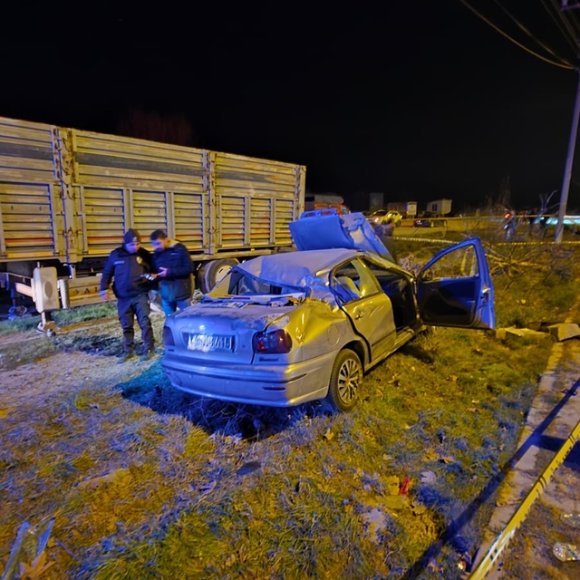 Otomobil ile hafif ticari araç çarpıştı: 5 yaralı