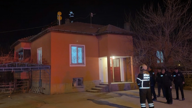 Aksaray'da müstakil evde baca yangını paniğe neden oldu