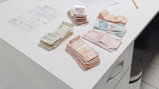 Cuma çıkışı dilencilere zabıta baskını: Üzerlerinden binlerce lira çıktı