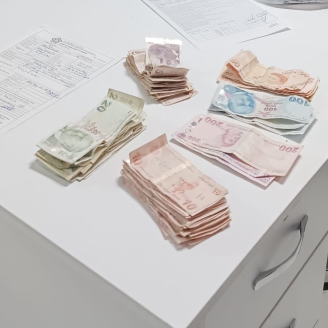 Cuma çıkışı dilencilere zabıta baskını: Üzerlerinden binlerce lira çıktı