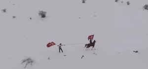 Erzincan’ın beyaz örtüsünde farklı snowboard deneyimi