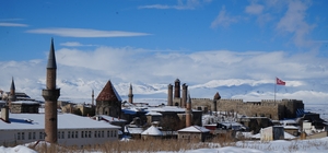 Bir diplomatik ricadan doğan teşebbüs: Erzurum'da İranlı çocuklar için mektep girişimi