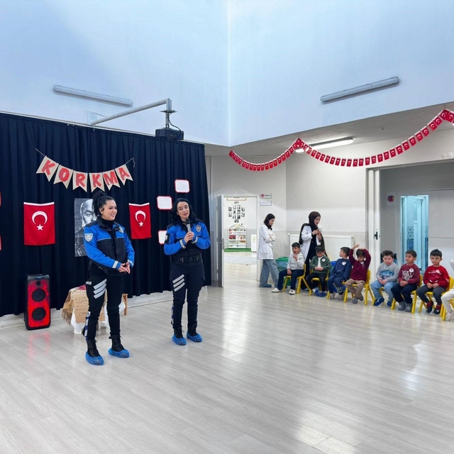 Polislerden öğrencilere güvenlik eğitimi