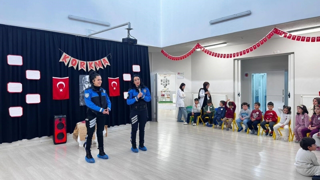 Polislerden öğrencilere güvenlik eğitimi
