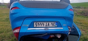 Pehlivanköy'de taralaya uçan otomobilin sürücüsü yaralandı