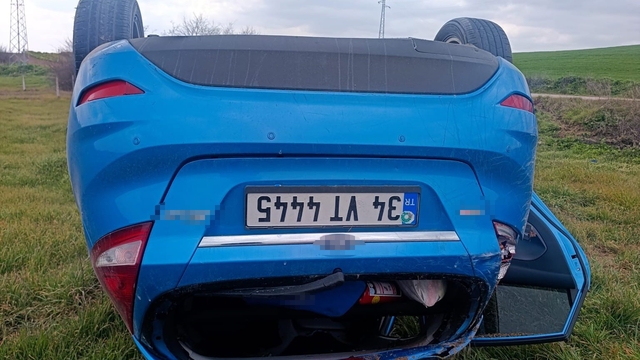 Pehlivanköy'de taralaya uçan otomobilin sürücüsü yaralandı