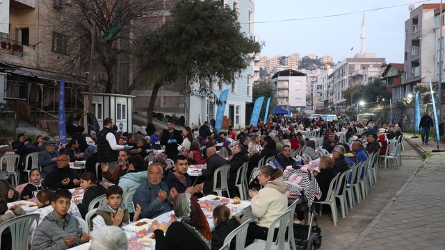 Aydınlılar Büyükşehir'in iftar sofrasında bir araya geldi