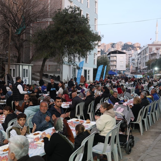 Aydınlılar Büyükşehir'in iftar sofrasında bir araya geldi