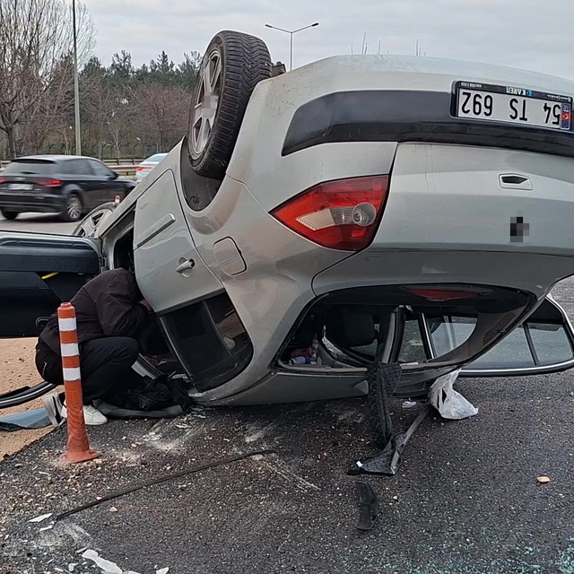 Bursa'da otomobil takla attı: Şans eseri yaralanan olmadı