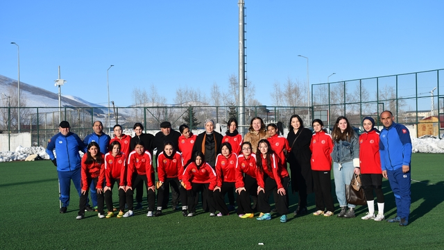 Ardahan Kura Kadın Futbol Takım'ının yeni başkanı Songül Çelik oldu
Ardahan Kadın Futbol Takımı'nın hedefi 2. lig