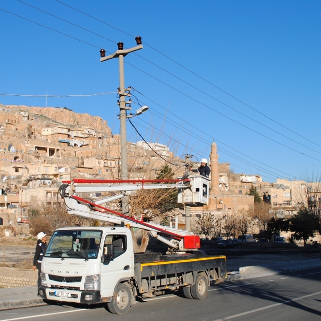 Dicle Elektrik Mardin'de aydınlatma altyapısını güçlendirdi