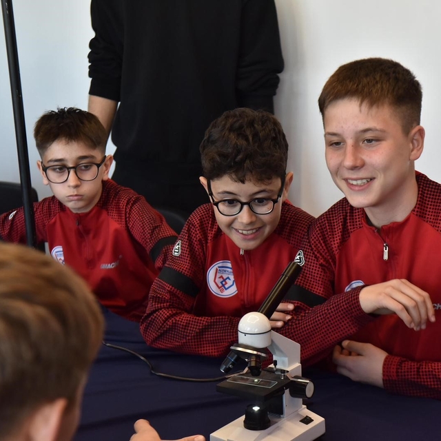 Altıeylül Belediyesporun sporcuları bilim dünyasını keşfetti
Sporun disipli...