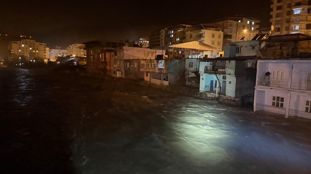 Siirt'te Bitlis Çayı'nın debisi yükseldi, önlemler arttırıldı