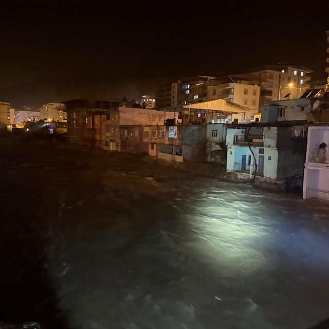 Siirt'te Bitlis Çayı'nın debisi yükseldi, önlemler arttırıldı
