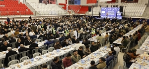 Hatay Büyükşehir Belediyesi’nin iftar sofrası Kırıkhan’da kuruldu