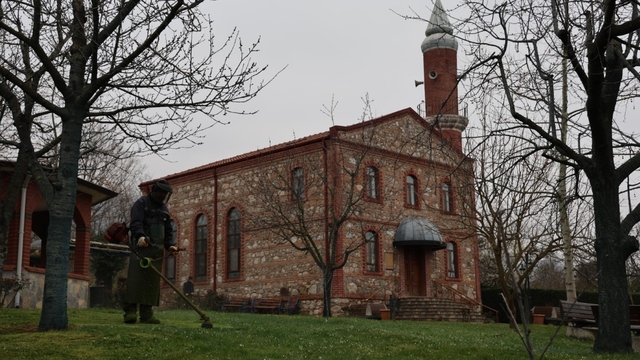 Kartepe'de bayram öncesi camilerde temizlik çalışması yapıldı