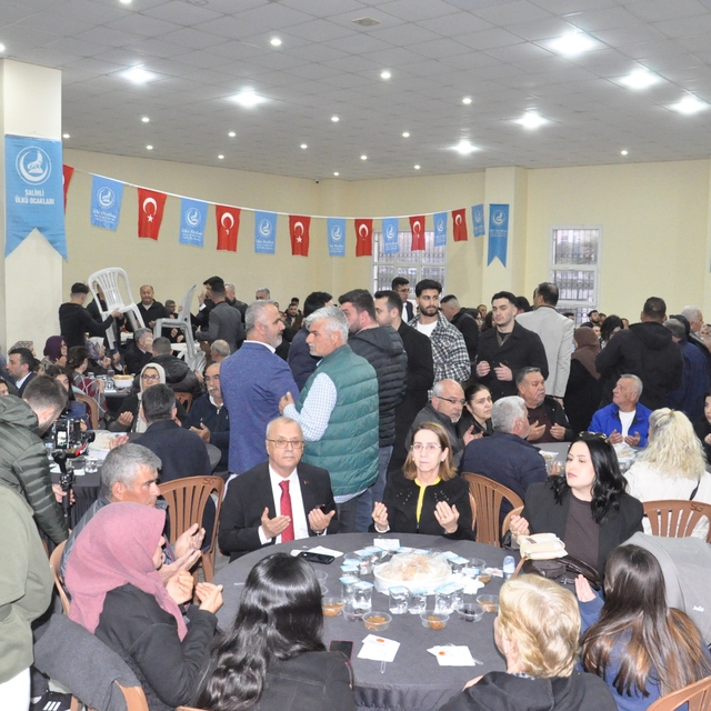 Salihli'de Ülkü Ocakları tarafından Şehitler İçin Vefa Sofrası Kuruldu
Sali...