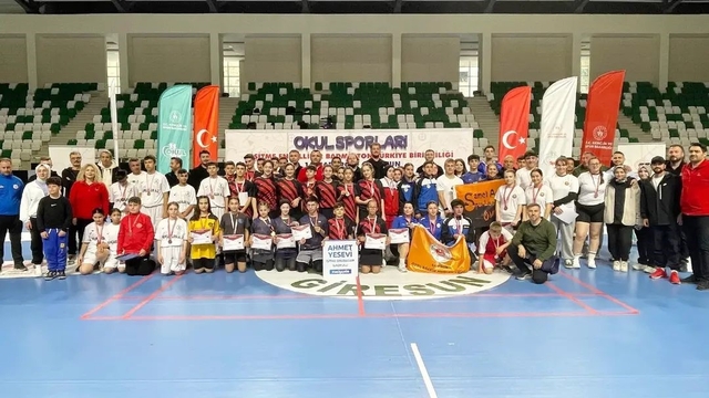 İşitme Engelliler Badminton Türkiye Şampiyonası'nda Eskişehir'den büyük başarı