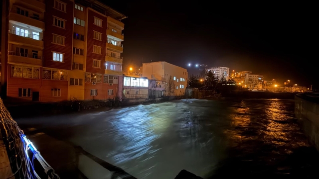 Bitlis Çayının su seviyesi arttı, Baykan'da tedbir alındı