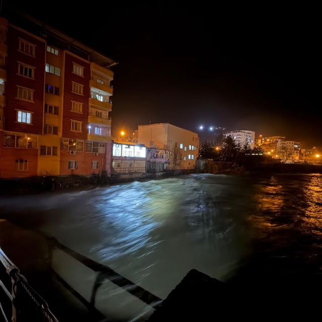 Bitlis Çayının su seviyesi arttı, Baykan'da tedbir alındı