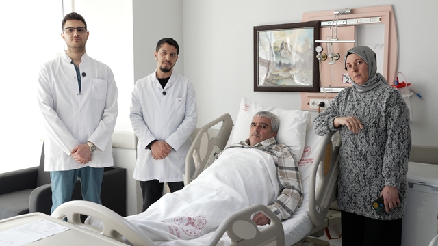 Malatya'da 20 santimetrelik kitle kapalı yöntemle çıkarıldı