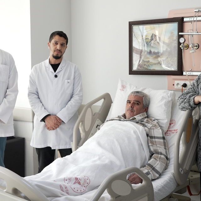 Malatya'da 20 santimetrelik kitle kapalı yöntemle çıkarıldı