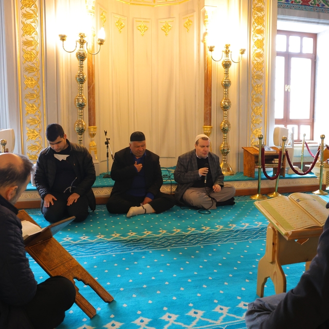 Görme engelli üç hafız Ramazan boyunca mukabele okuyor
Ramazan ayında Abdül...