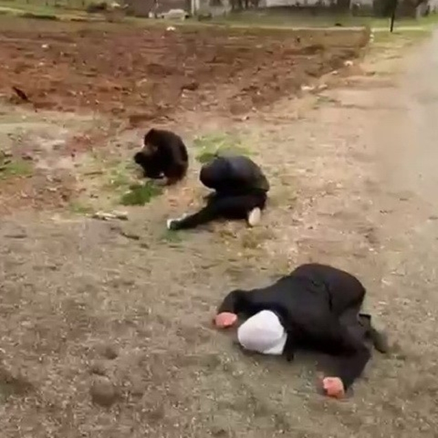 Madde etkisinde kalan 3 şahıs yere yığıldı