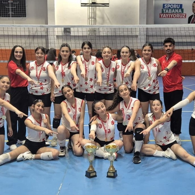 Tut Gençlik Spor Kulübü kızları voleybolda çifte il şampiyonluğu kazandı