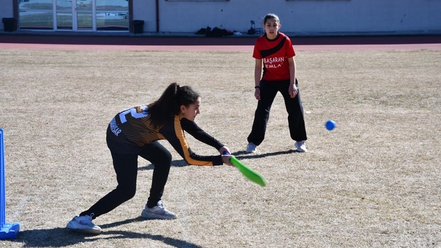 Küçük Kızlar Kriket Müsabakaları sona erdi