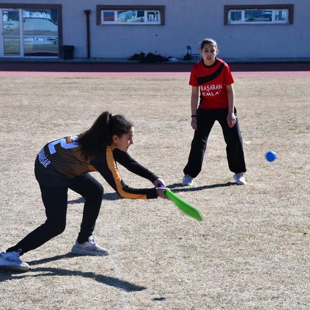 Küçük Kızlar Kriket Müsabakaları sona erdi