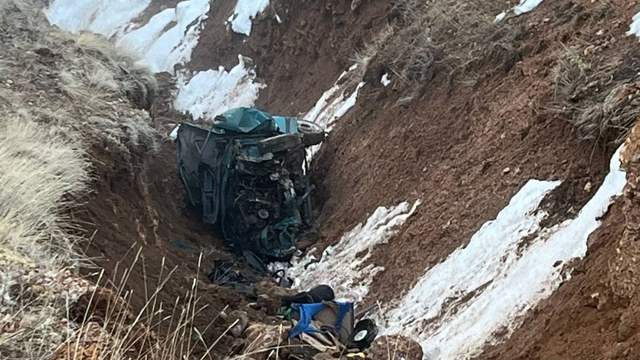 Niğde'de otomobil şarampole yuvarlandı: 2 ölü, 2 yaralı