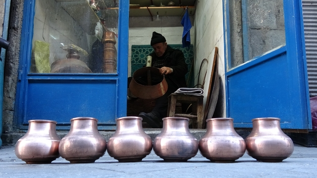 Gaziantep'in en yaşlı bakır ustası
11 yaşında başladı, 85 yaşında devam ettiriyor
