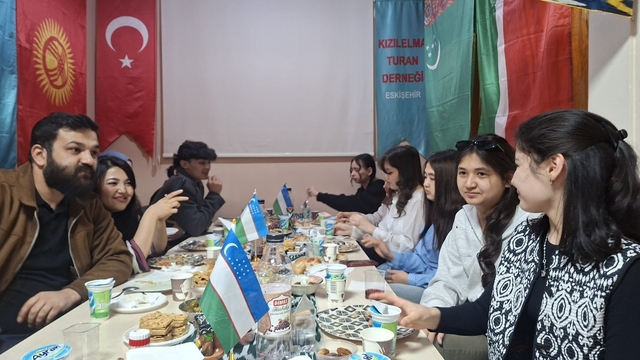 Eskişehir'deki üniversitelerde okuyan Özbekistanlı öğrenciler iftar programında buluştu