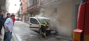 Park halindeki otomobilde çıkan yangın söndürüldü