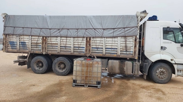 Gaziantep'te bin 980 litre kaçak akaryakıt ele geçirildi
Gaziantep'te jandarmadan kaçak akaryakıt operasyonu