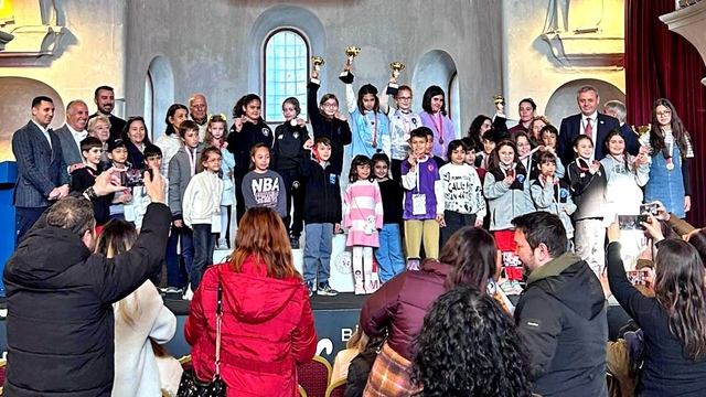 Çeşme'de Dünya Kadınlar Günü'ne özel satranç turnuvası