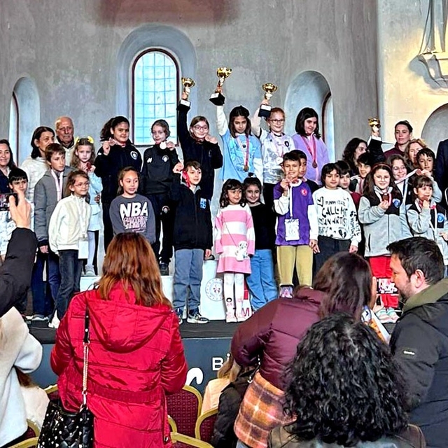 Çeşme'de Dünya Kadınlar Günü'ne özel satranç turnuvası