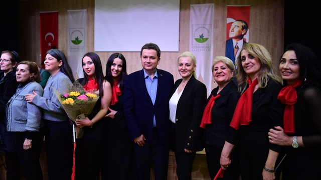 Osmangazi'de Çanakkale ruhu yüreklere işlendi
Osmangazi'de Çanakkale destanı türküler ve anlatılarla yaşatıldı
Osmangazi Belediyesi ile Çanakkale'nin nefesi yeniden yükseldi