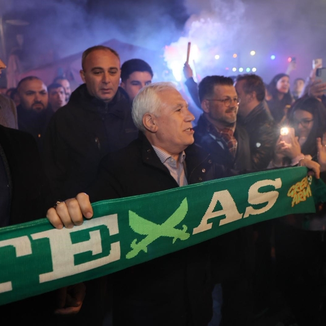 Tahanlı Pide ve çaylar başkan Bozbey'den