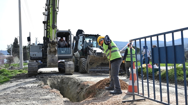 Selendi'de iki mahallenin daha altyapı sorunu tarih oluyor