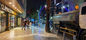 Çayırova'da bayram öncesi cadde ve sokaklar yıkanıyor