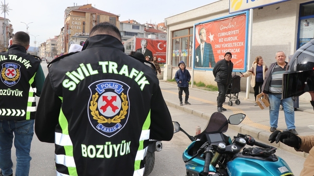 Bozüyük'te sivil trafik ekipleri göreve başladı