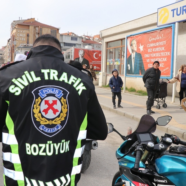 Bozüyük'te sivil trafik ekipleri göreve başladı
