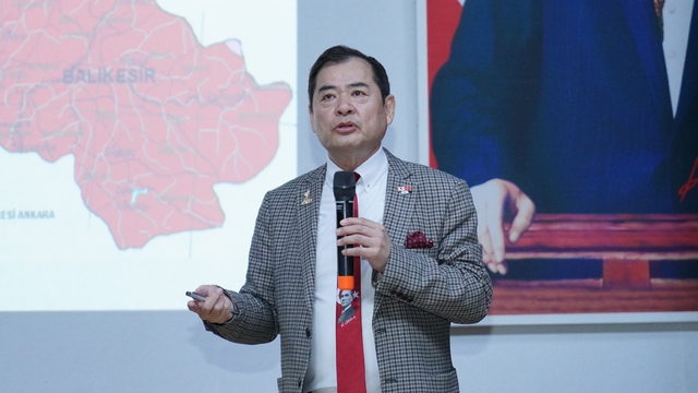 Ünlü Japon Uzman uyardı, "Yapı ve Zemin hayati önem taşıyor"
Deprem Uzmanı Moriwaki Ayvalık'ta önemli uyarılarda bulundu