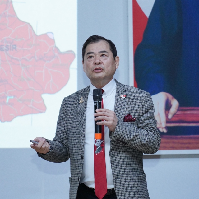 Ünlü Japon Uzman uyardı, "Yapı ve Zemin hayati önem taşıyor"
Deprem Uzmanı...