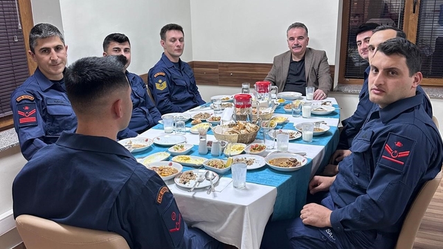 Kaymakam Odabaş Sahil Güvenlik personeliyle iftar yaptı