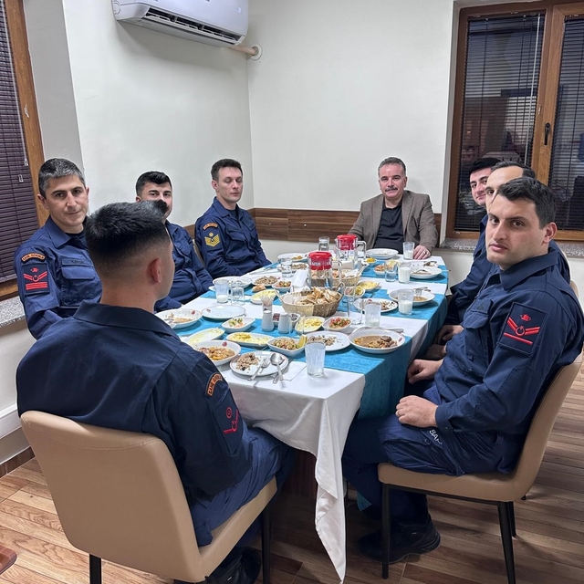Kaymakam Odabaş Sahil Güvenlik personeliyle iftar yaptı