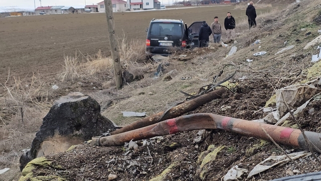 Adilcevaz'da kontrolden çıkan araç takla attı: 1 kişi yaralandı